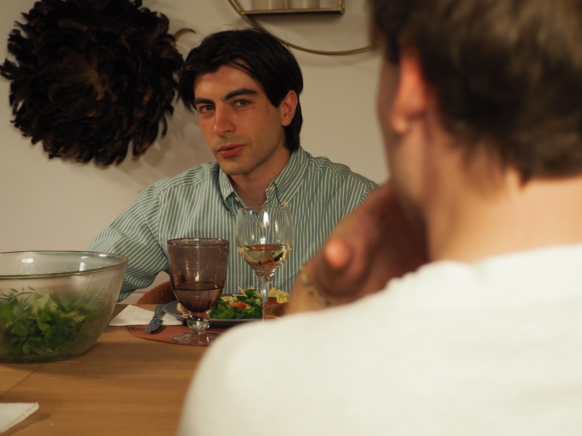 Scène de dîner — face à face